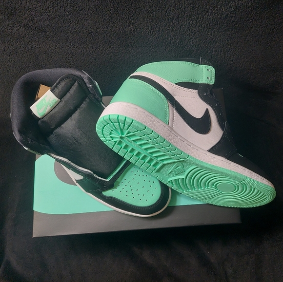 Air Jordan 1 High OG Green Glow - Picture 7 of 7